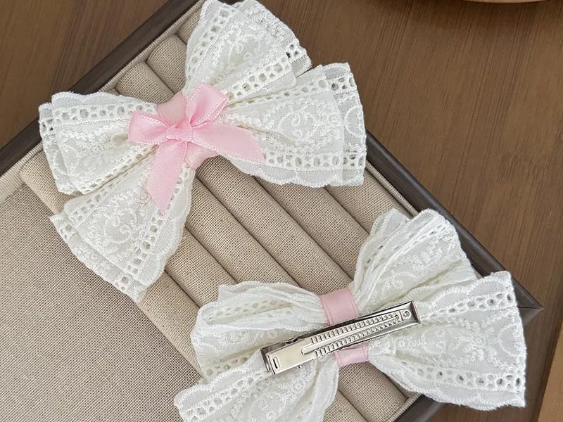 Lace ribbon bow