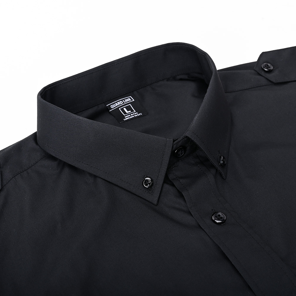 Cuello con botones de la camisa de uniforme